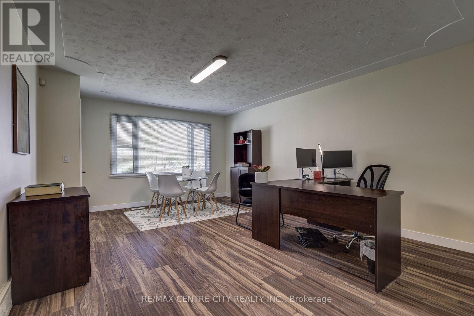 587 Lambton Street Property Photo 18