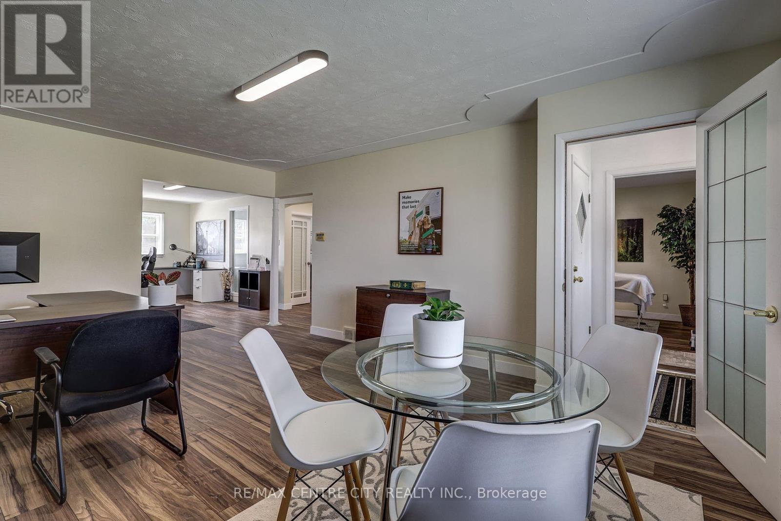 587 Lambton Street Property Photo 21