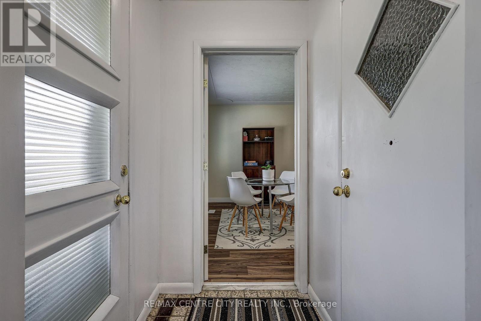 587 Lambton Street Property Photo 22