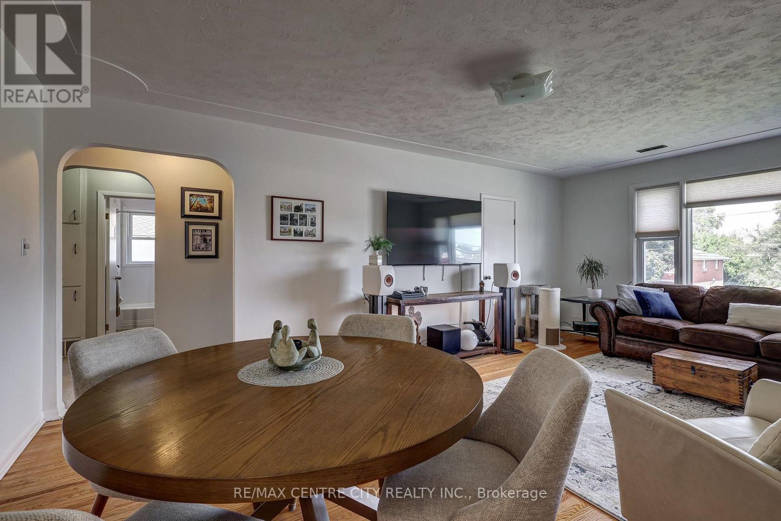 587 Lambton Street Property Photo 33