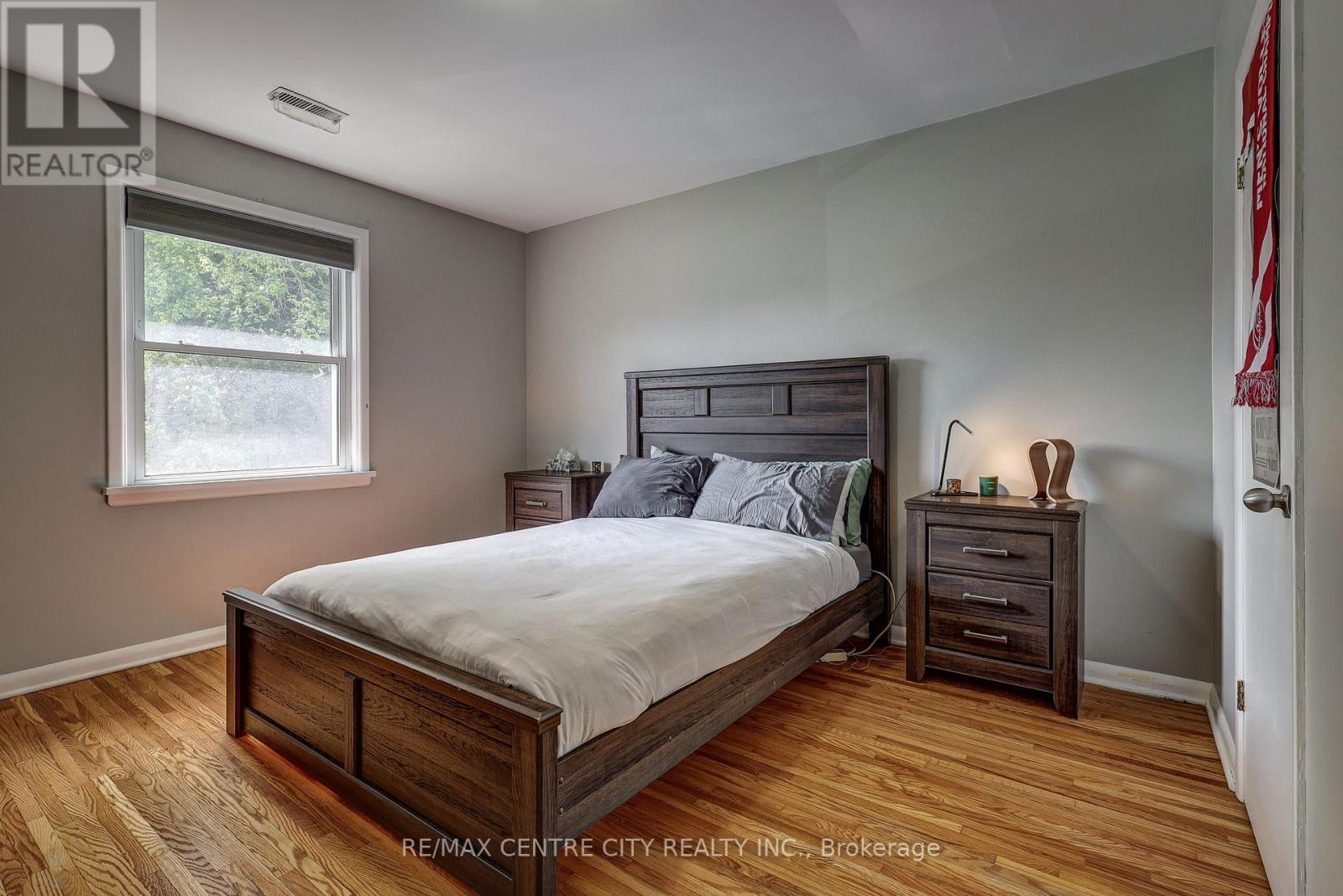 587 Lambton Street Property Photo 38