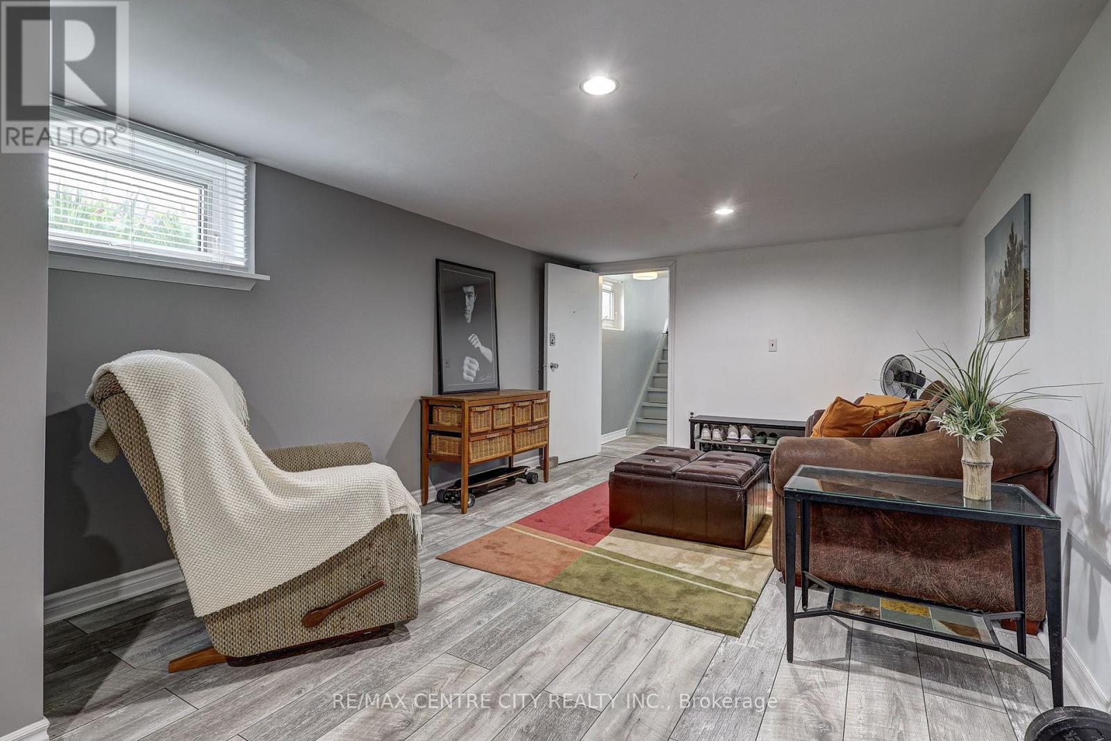 587 Lambton Street Property Photo 42