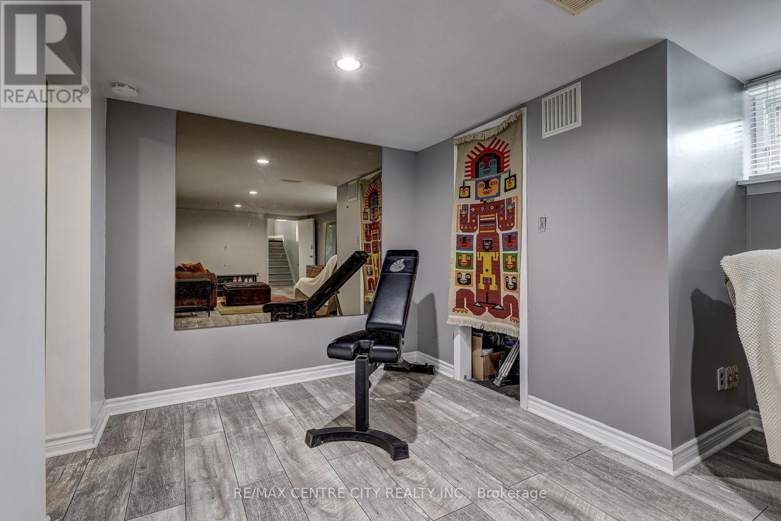 587 Lambton Street Property Photo 43