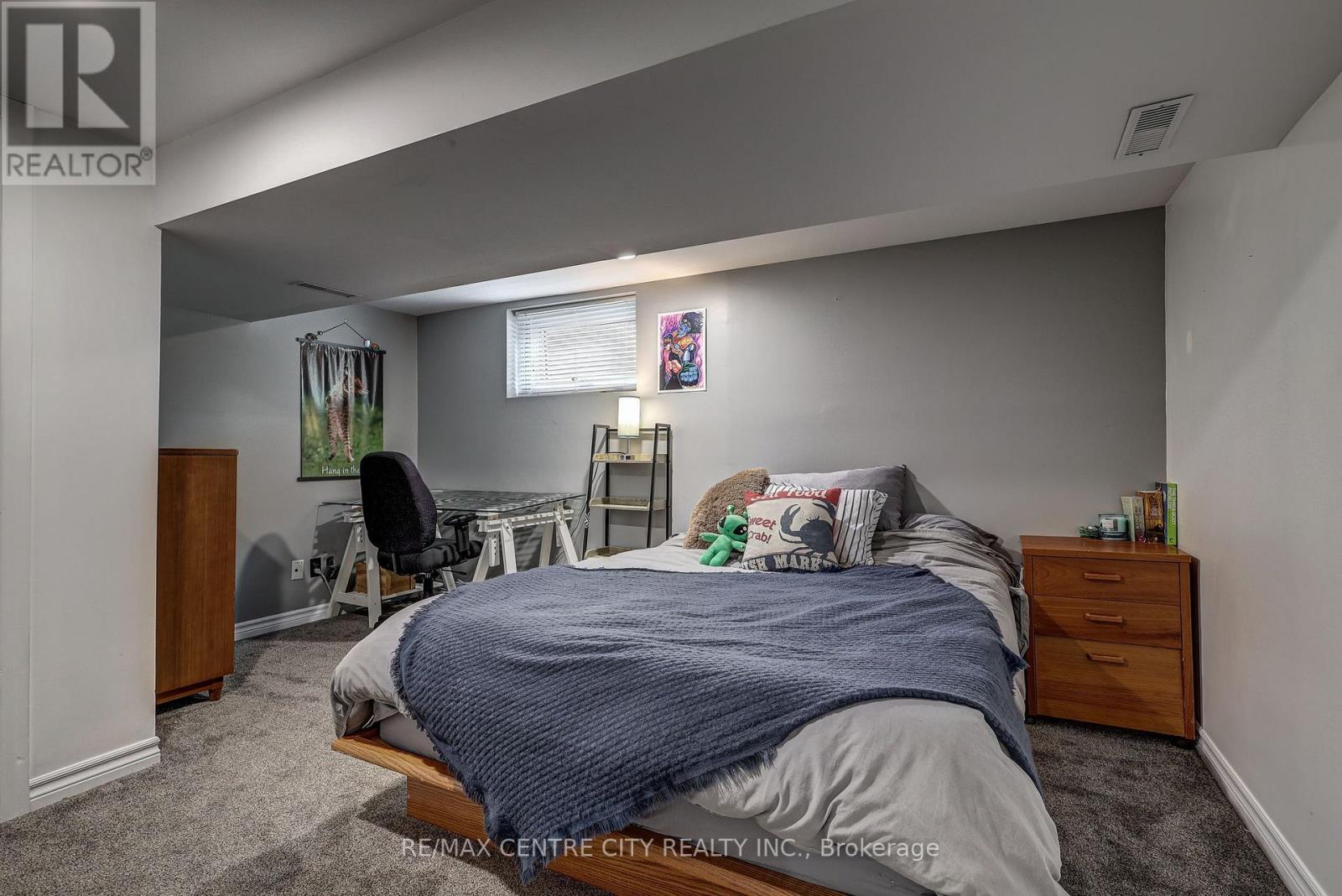 587 Lambton Street Property Photo 44