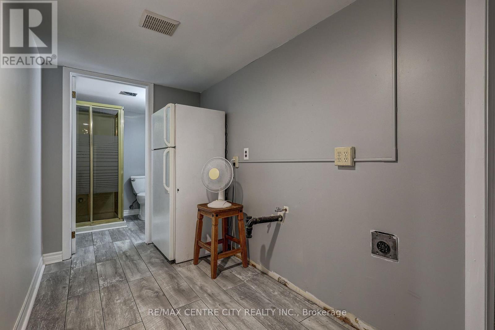 587 Lambton Street Property Photo 46