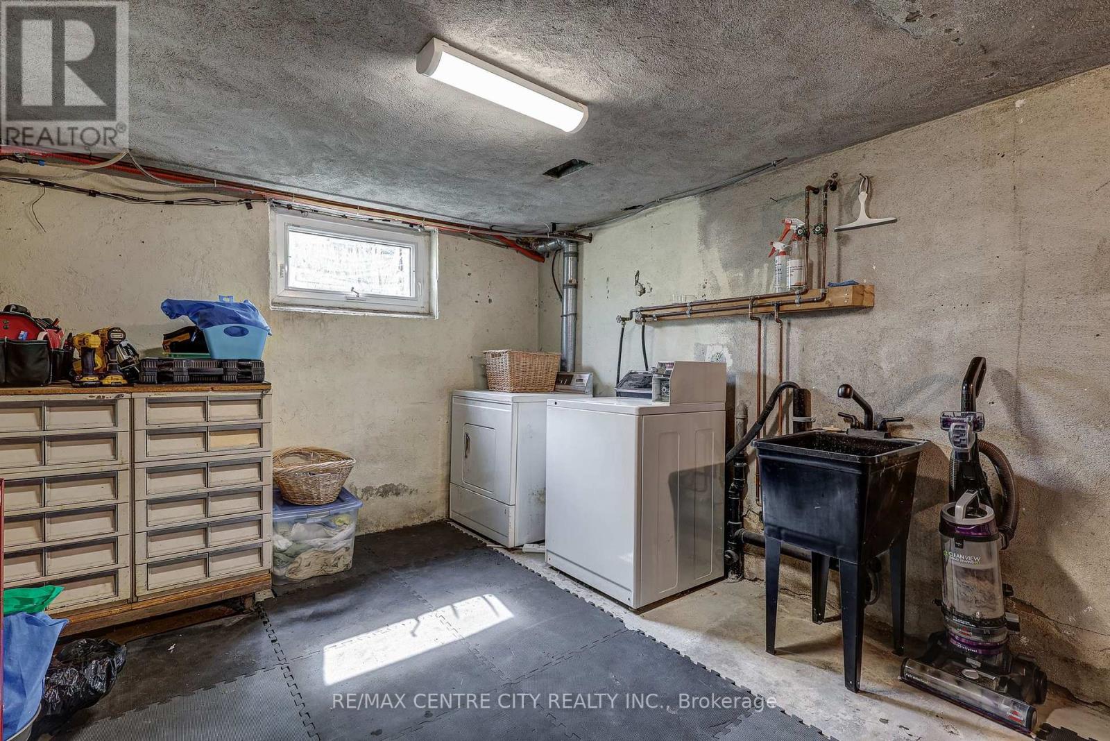 587 Lambton Street Property Photo 48