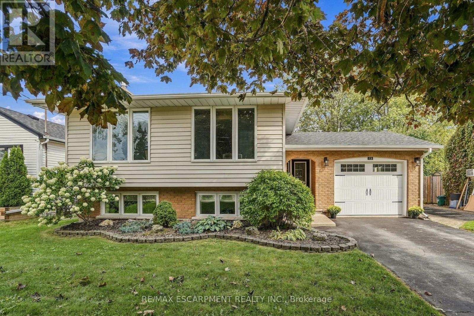 39 ROSEMOUNT AVENUE Property Photo 1