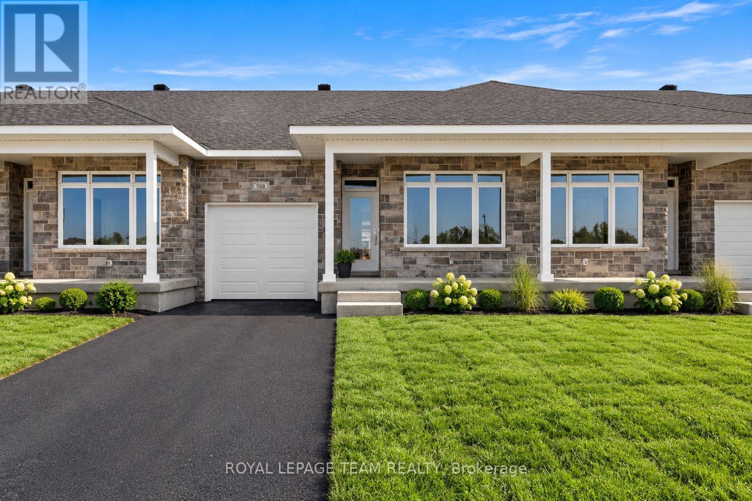 1068 Dobbie Street Property Photo 1