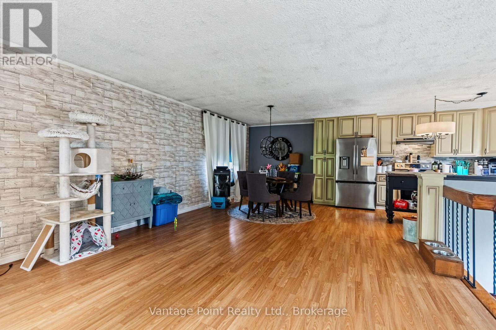 1154 2nd Avenue W Property Photo 15