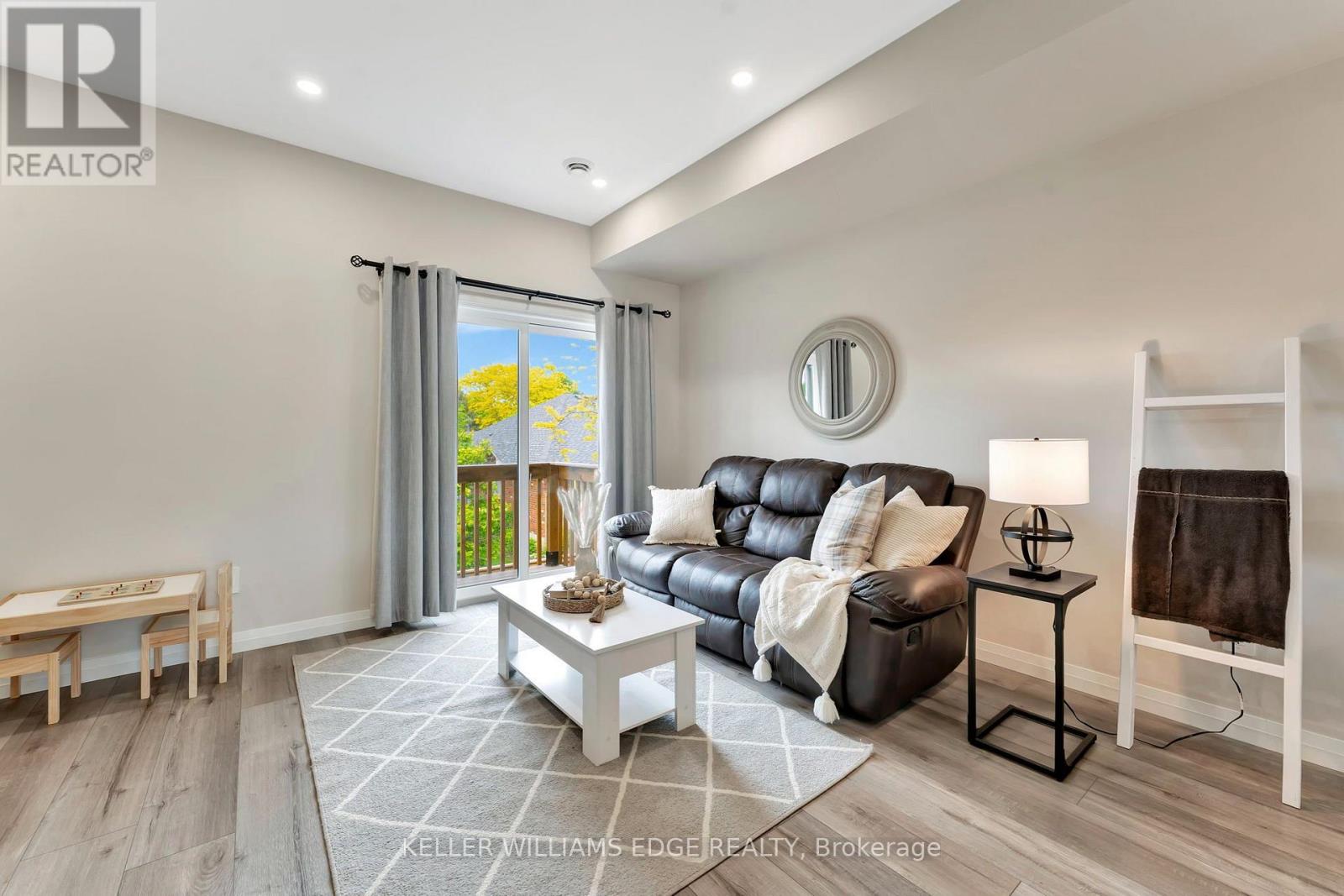 32 - 720 Grey Street Property Photo 10