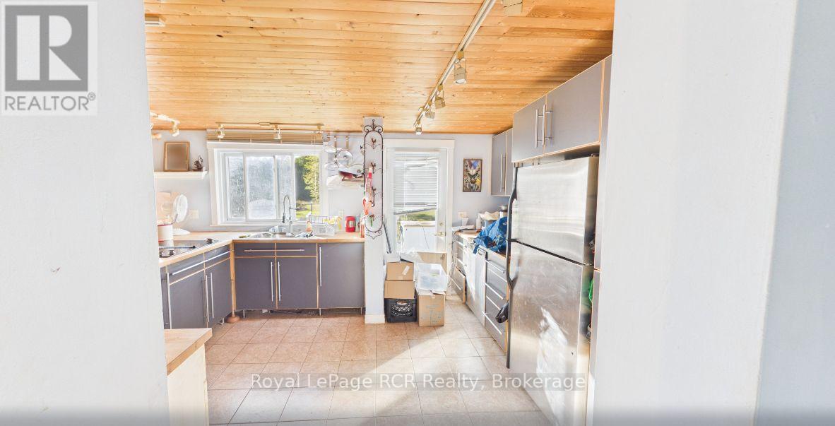 394908 2 Concession Property Photo 26