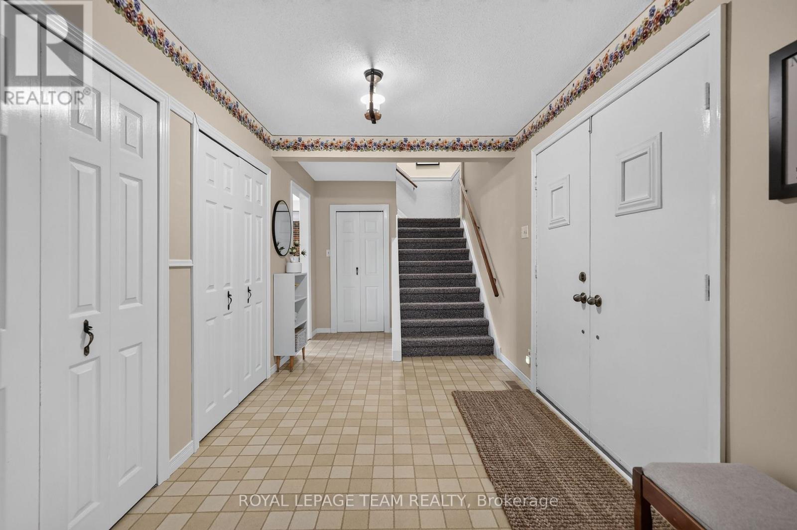 5584 First Line Road Property Photo 5