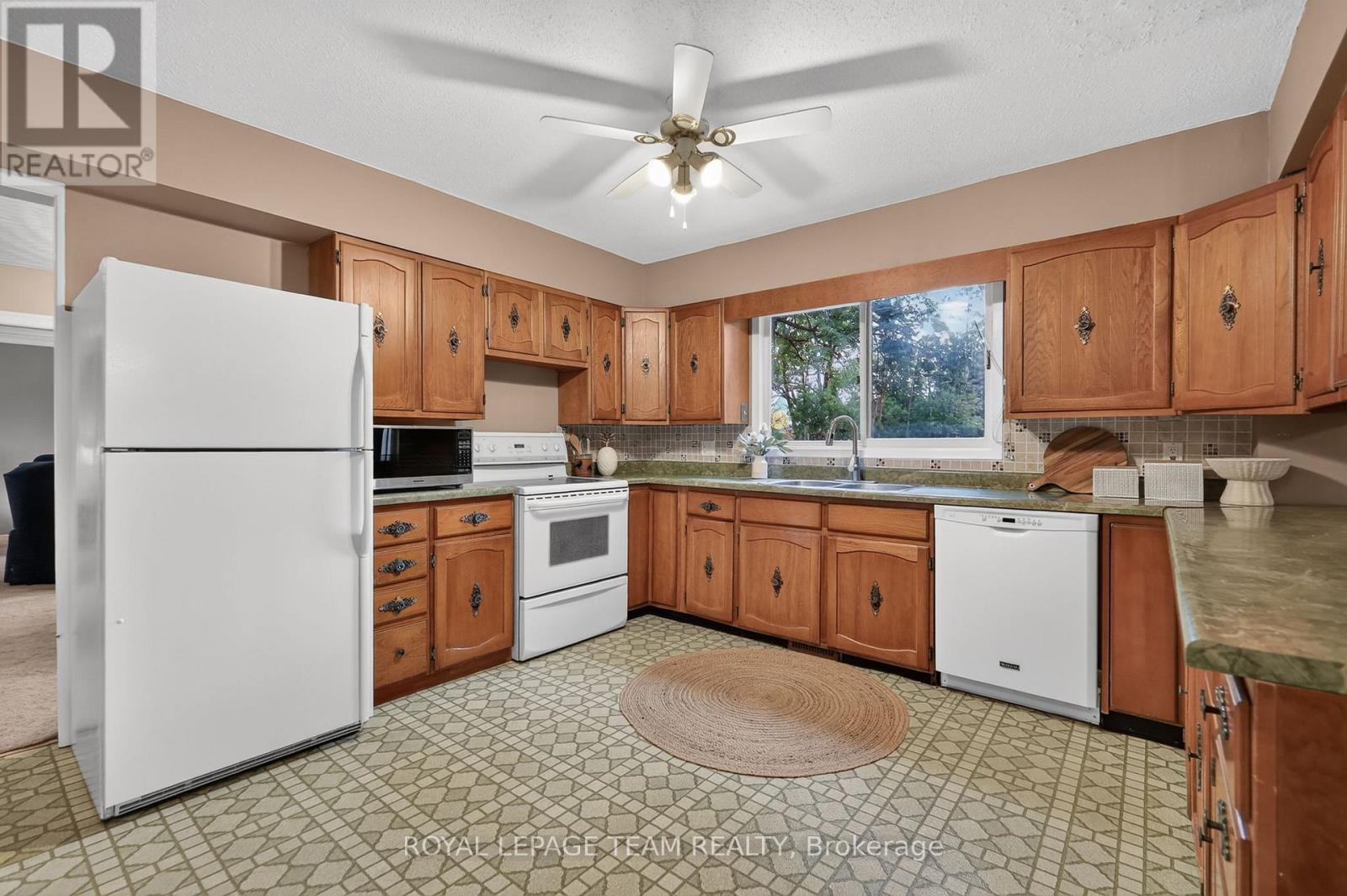 5584 First Line Road Property Photo 14