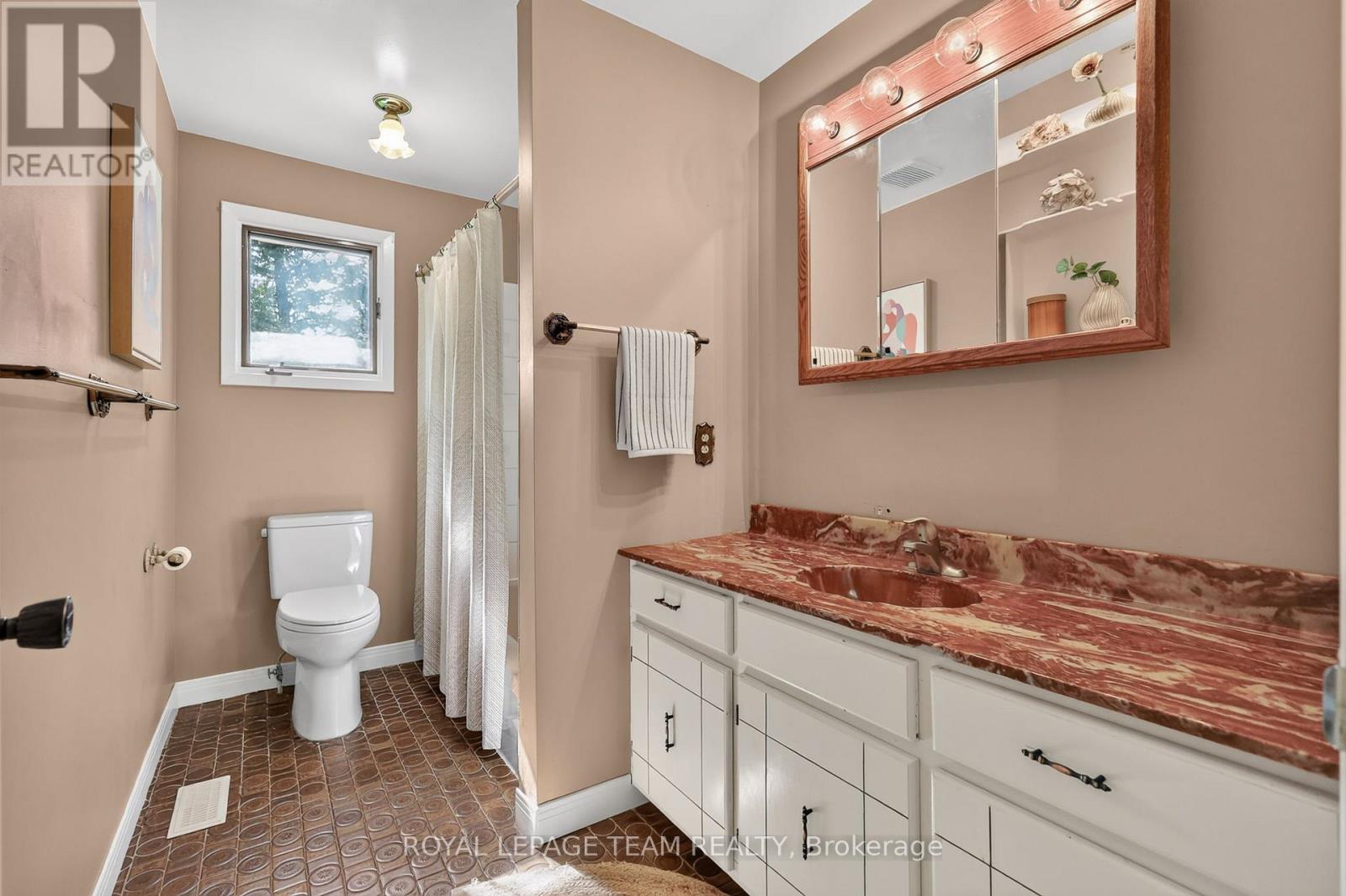 5584 First Line Road Property Photo 34