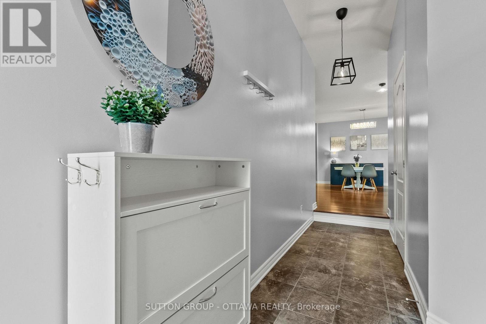 708 Hazelnut Crescent Property Photo 4