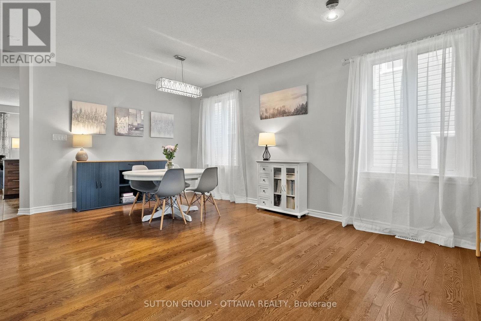 708 Hazelnut Crescent Property Photo 8