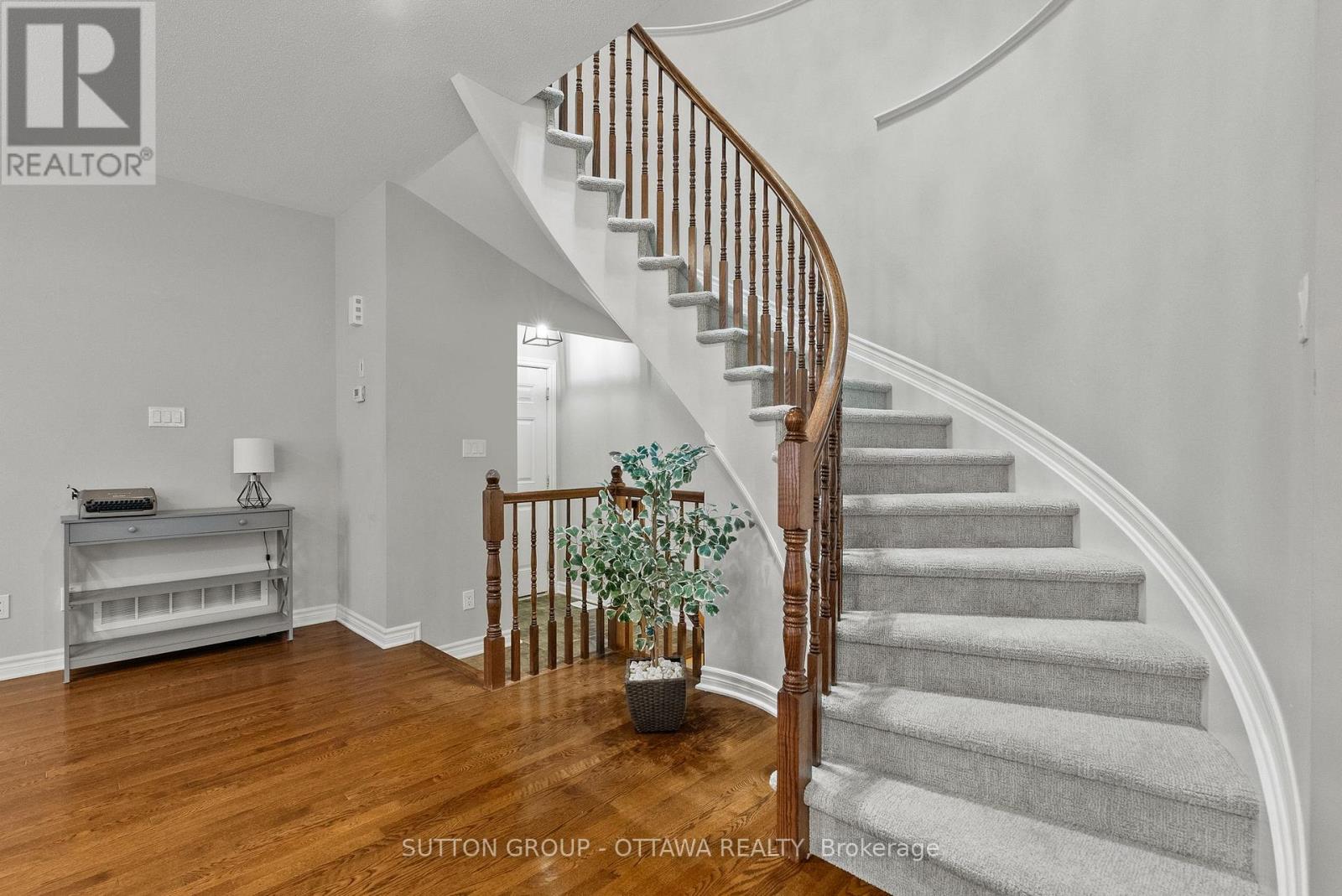 708 Hazelnut Crescent Property Photo 11