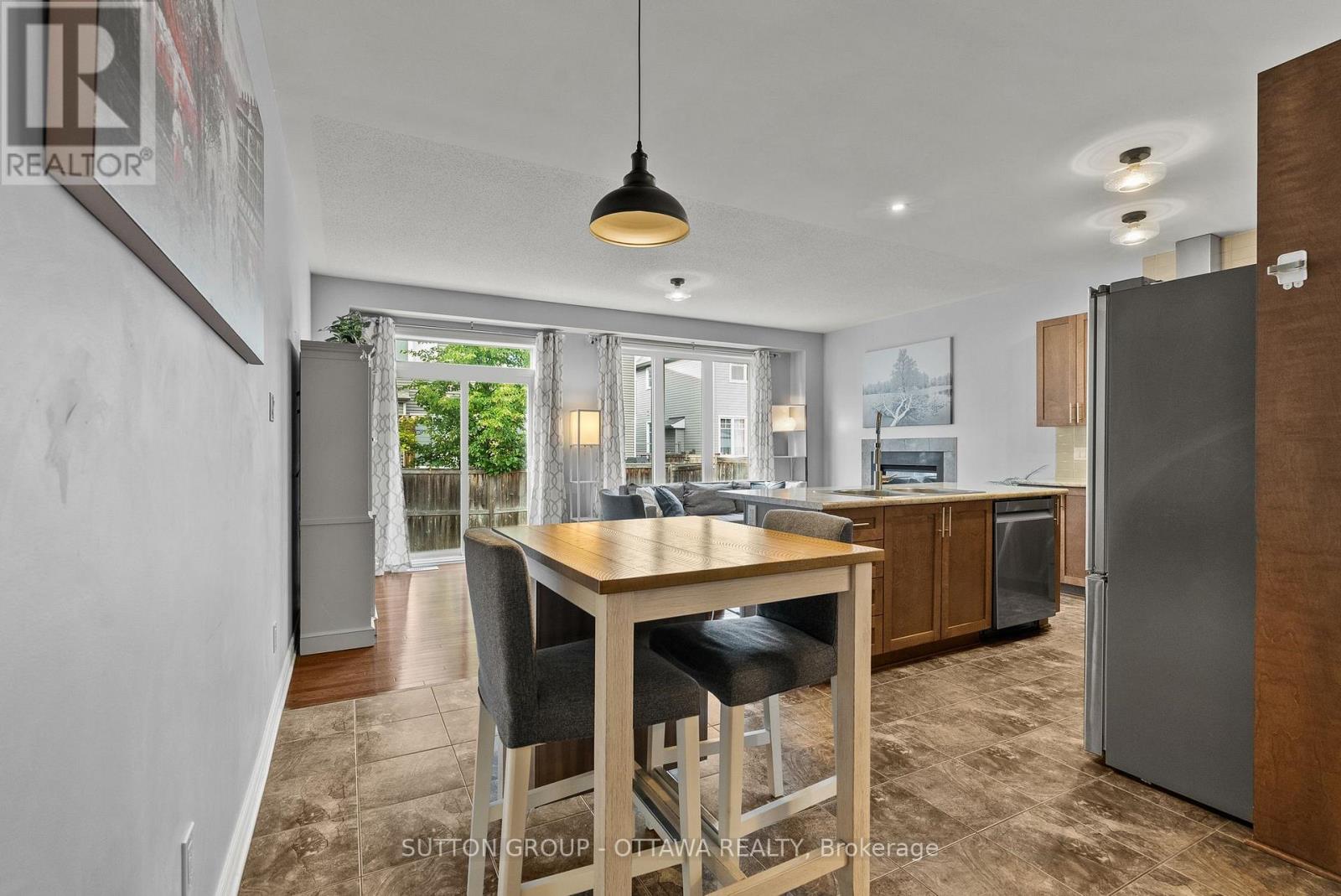 708 Hazelnut Crescent Property Photo 12