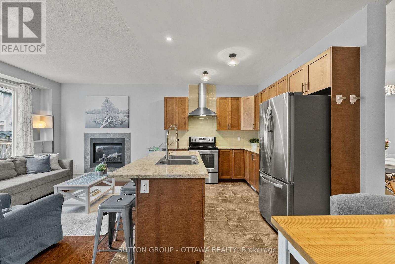 708 Hazelnut Crescent Property Photo 16