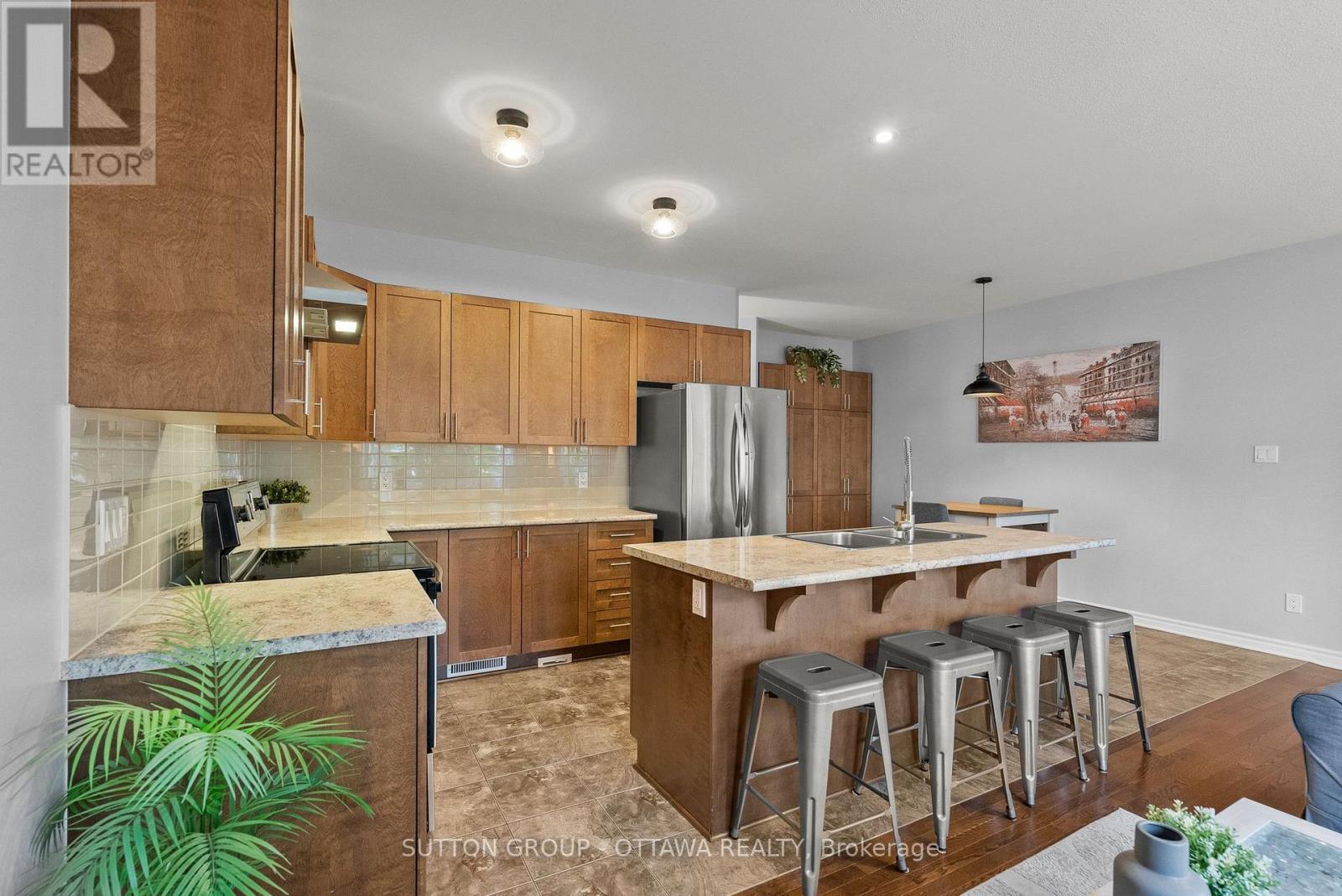 708 Hazelnut Crescent Property Photo 18