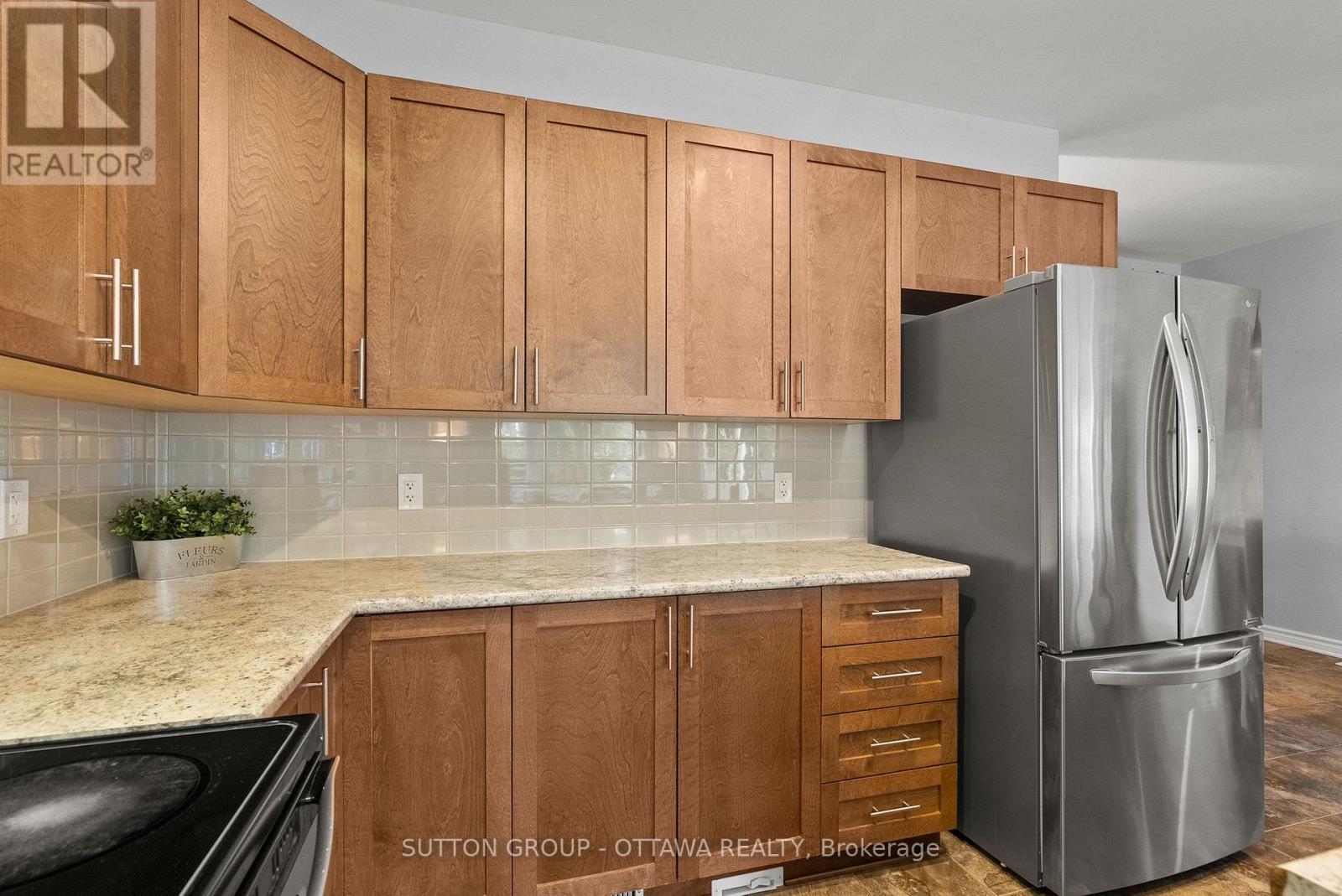 708 Hazelnut Crescent Property Photo 20