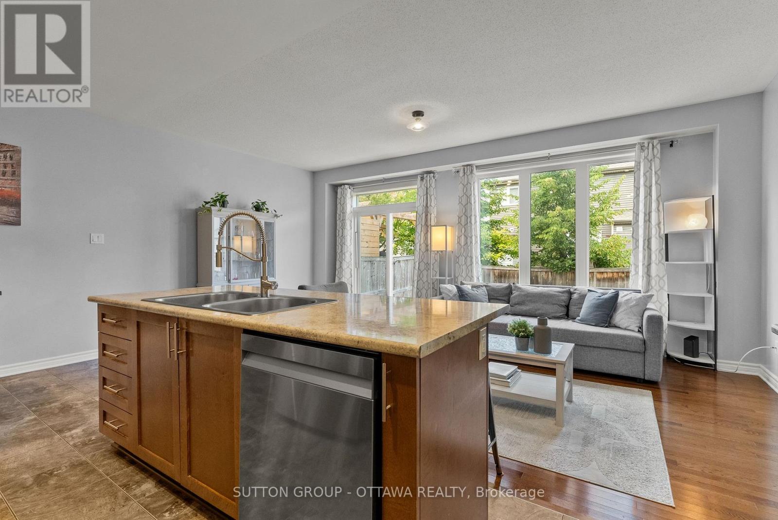 708 Hazelnut Crescent Property Photo 21