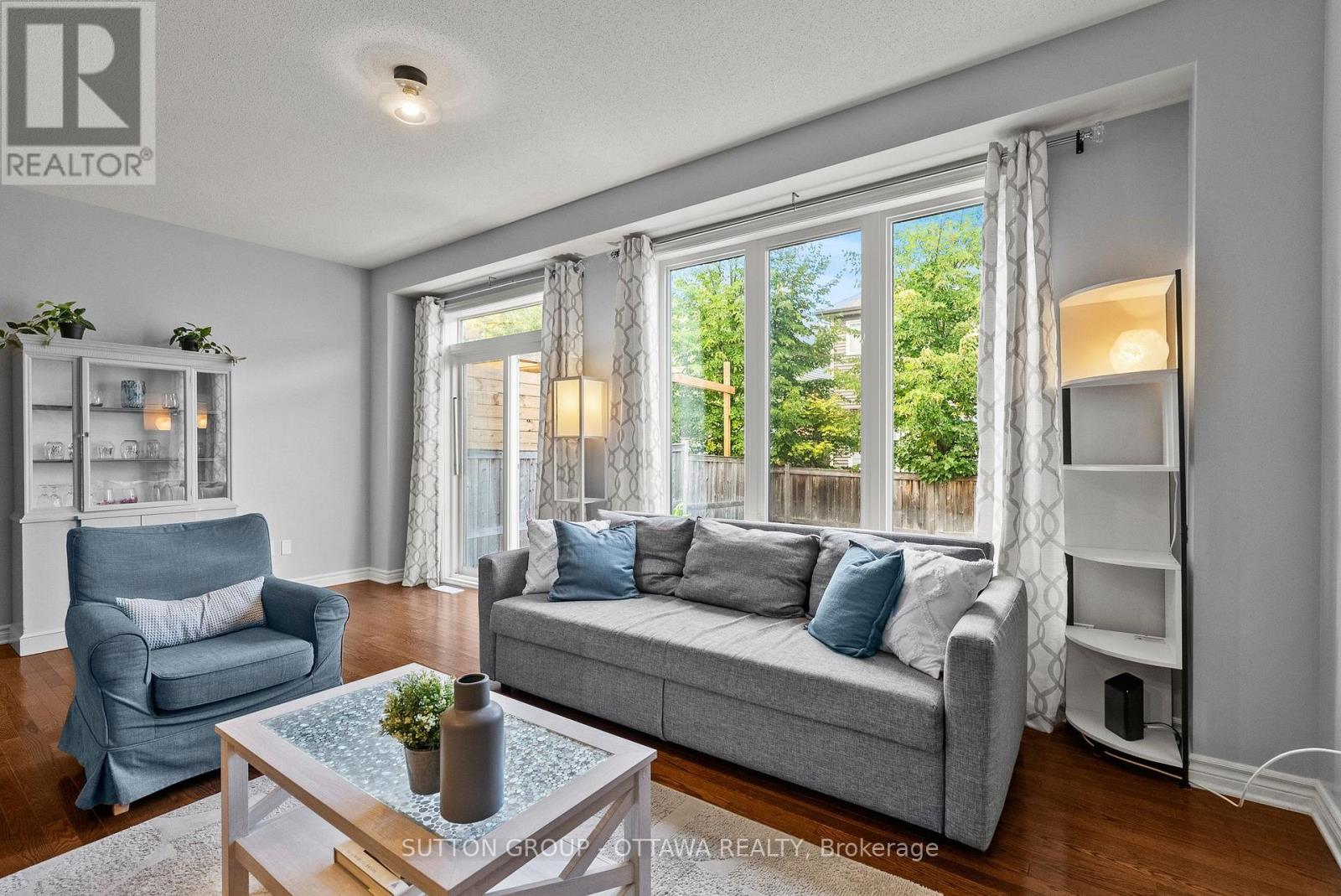 708 Hazelnut Crescent Property Photo 24