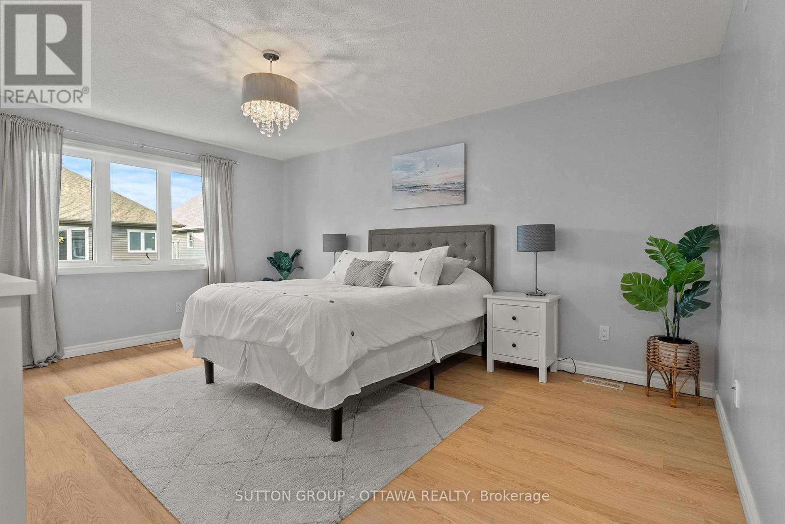 708 Hazelnut Crescent Property Photo 26