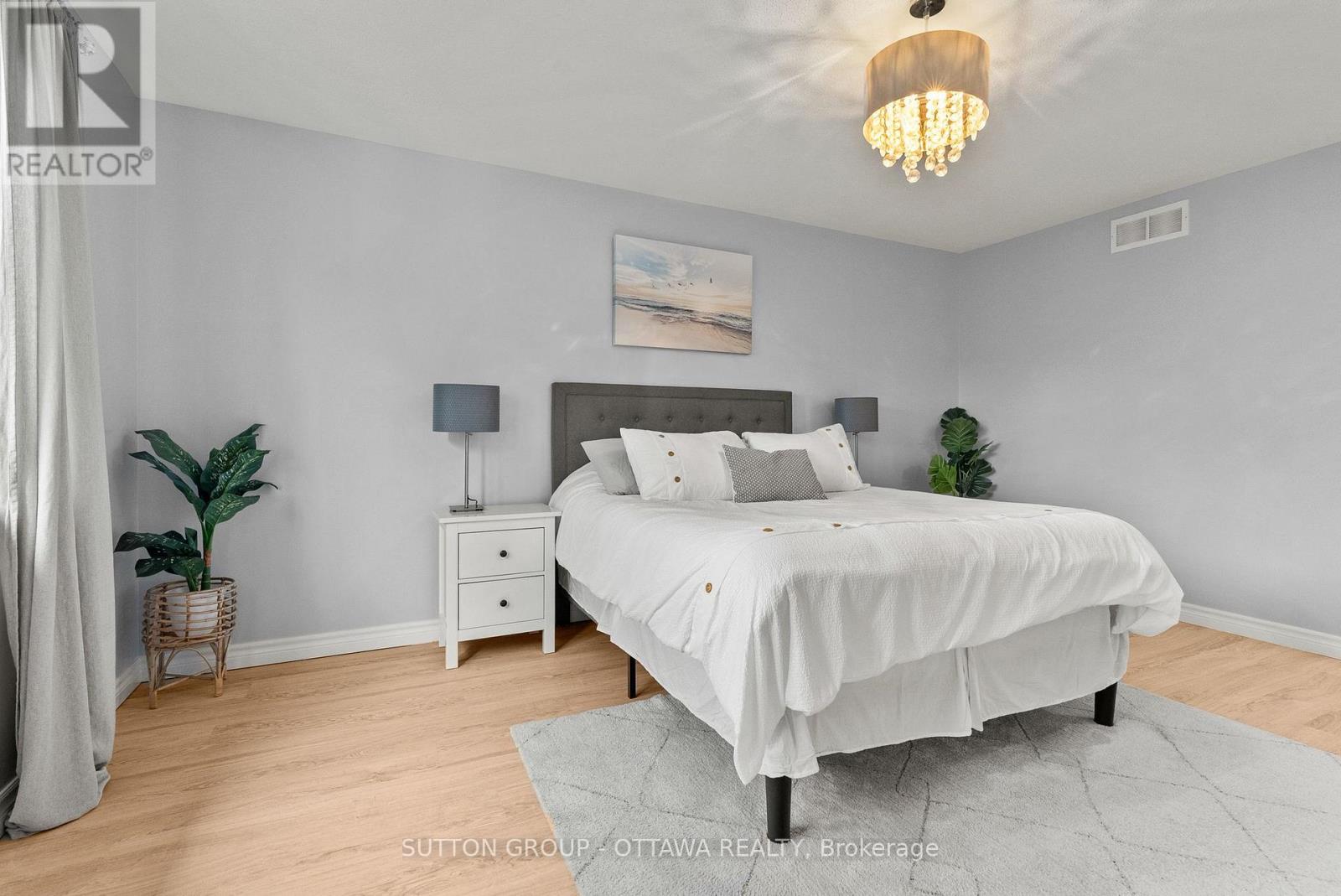 708 Hazelnut Crescent Property Photo 27