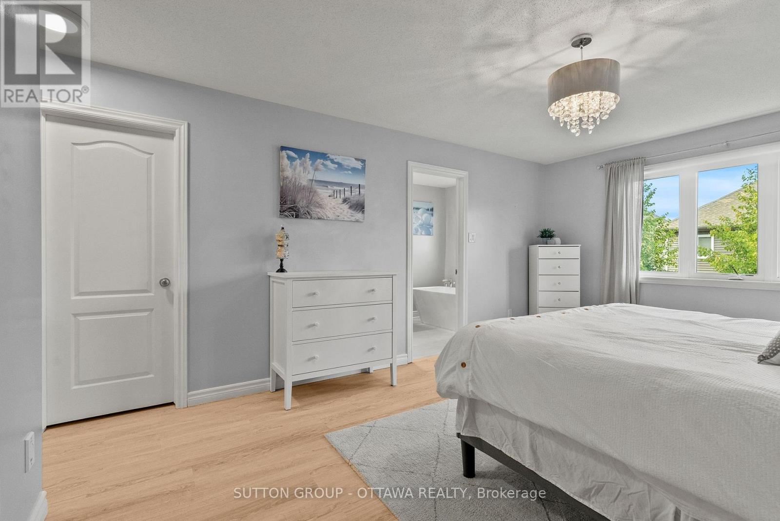 708 Hazelnut Crescent Property Photo 29
