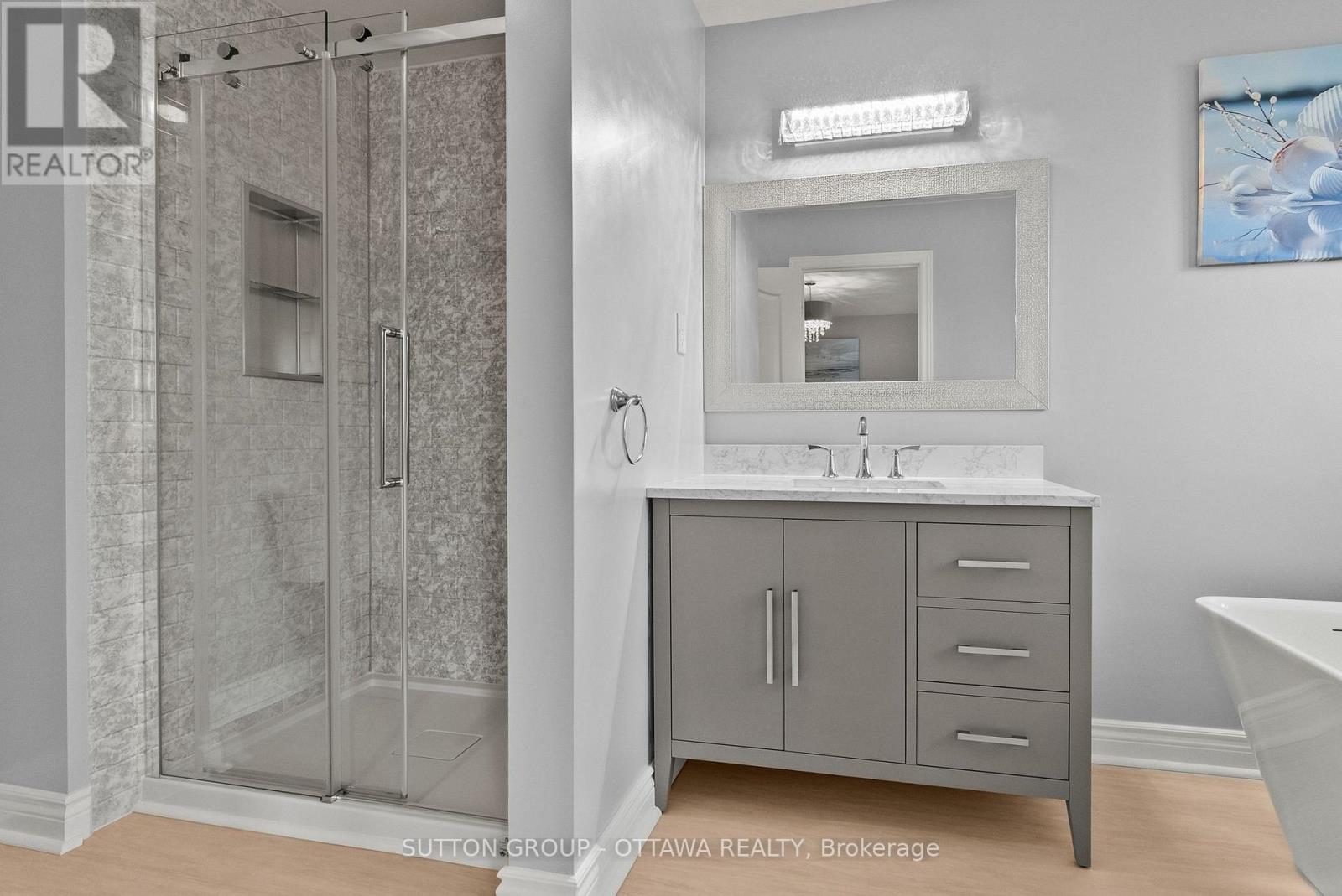 708 Hazelnut Crescent Property Photo 30
