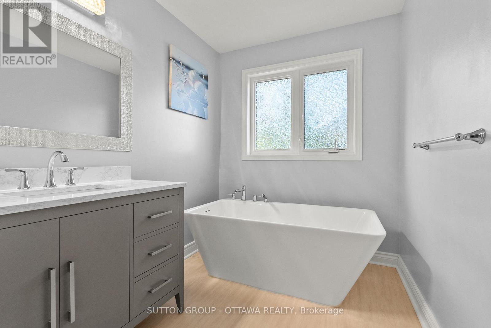 708 Hazelnut Crescent Property Photo 31