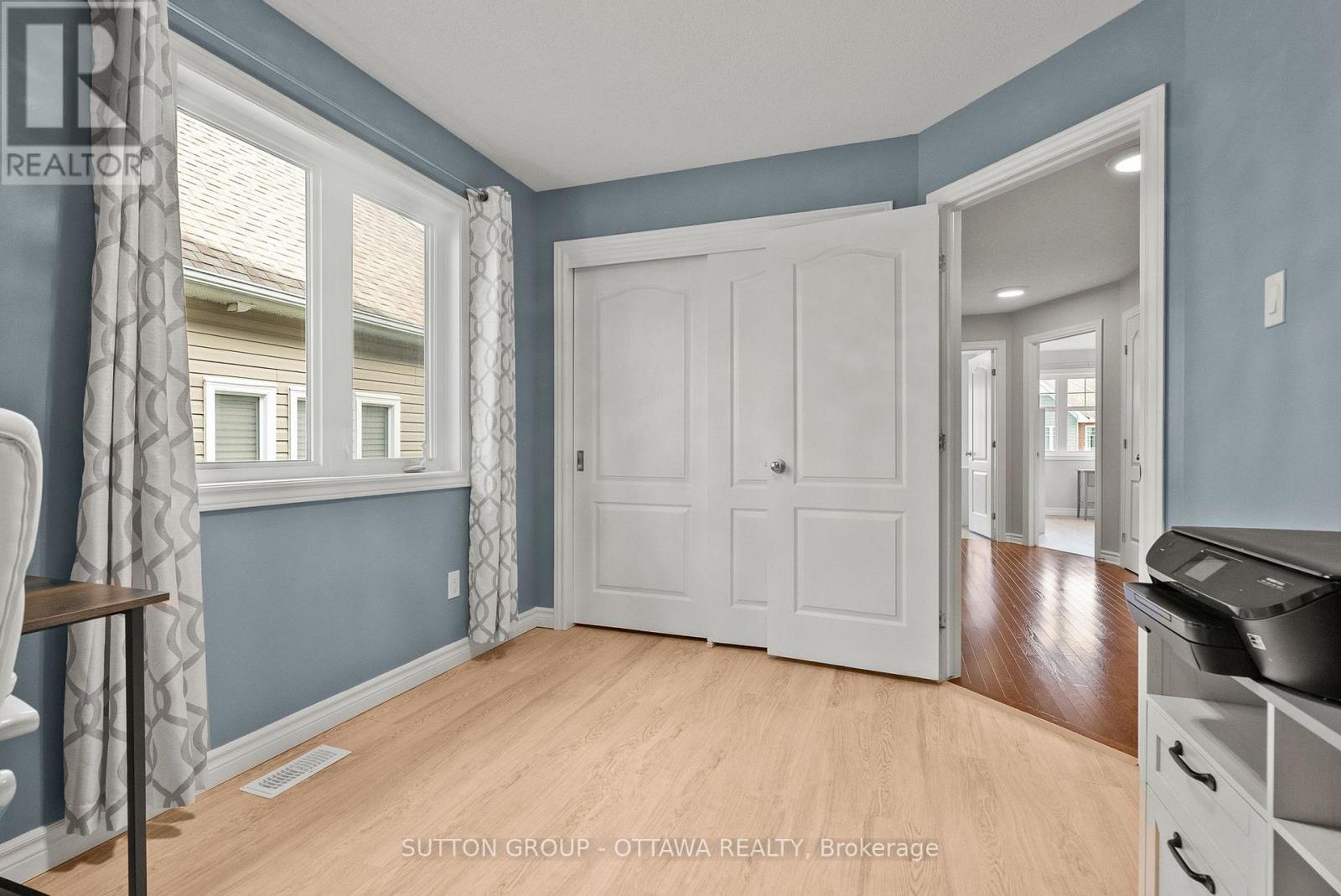 708 Hazelnut Crescent Property Photo 34