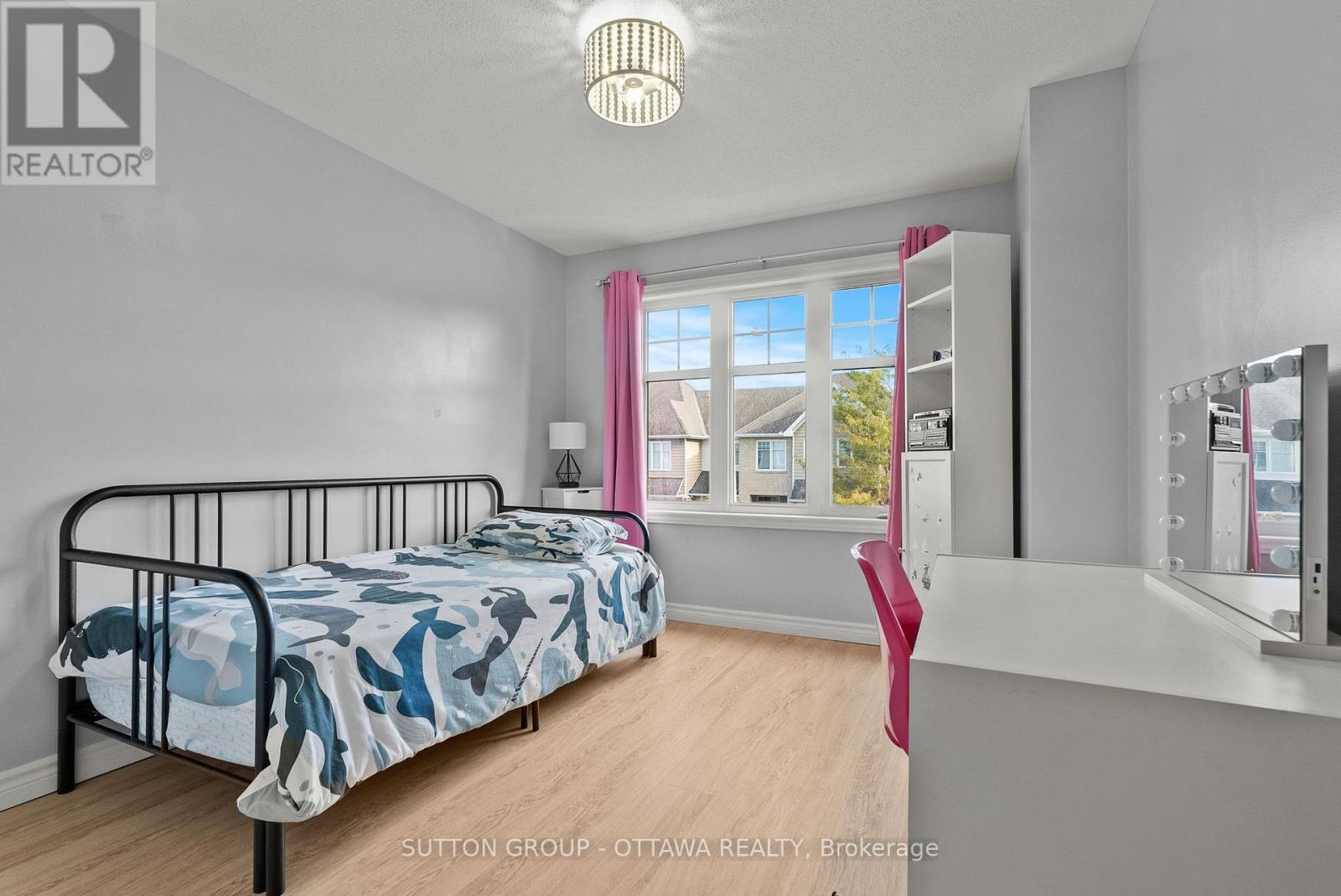 708 Hazelnut Crescent Property Photo 35