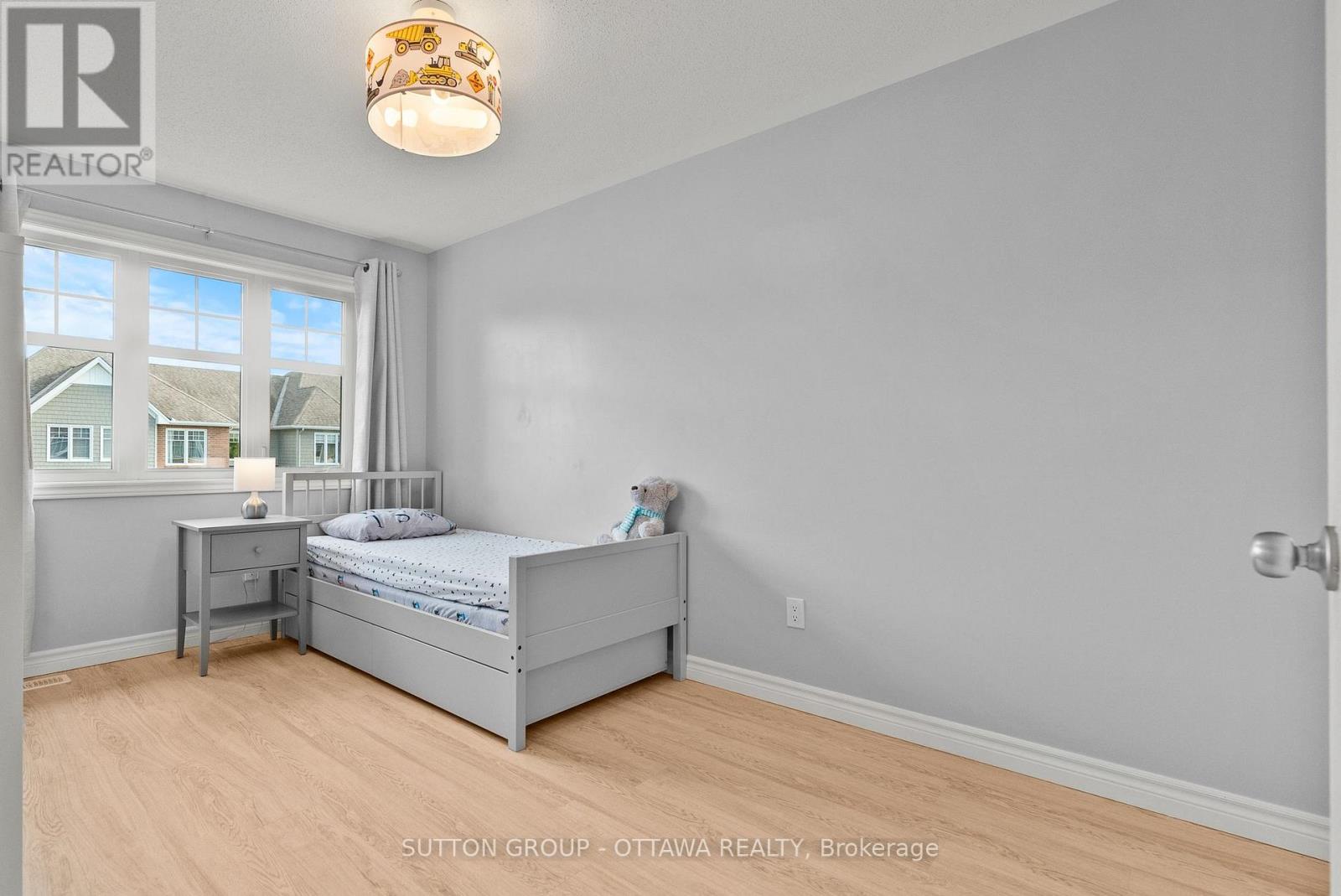 708 Hazelnut Crescent Property Photo 37