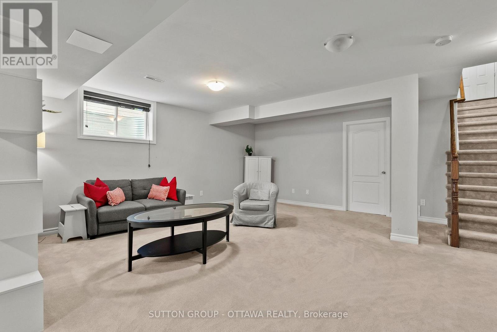 708 Hazelnut Crescent Property Photo 41