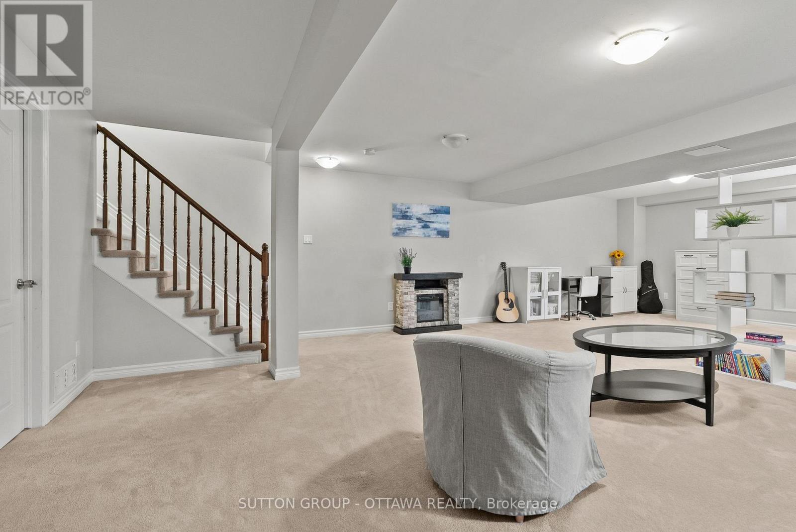 708 Hazelnut Crescent Property Photo 42
