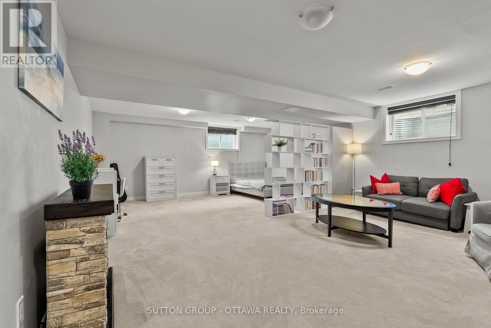 708 Hazelnut Crescent Property Photo 43