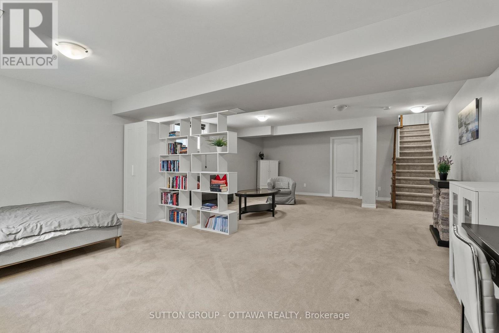 708 Hazelnut Crescent Property Photo 44