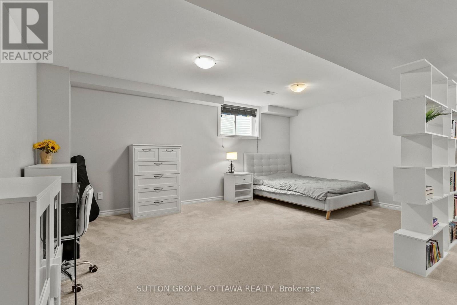 708 Hazelnut Crescent Property Photo 45