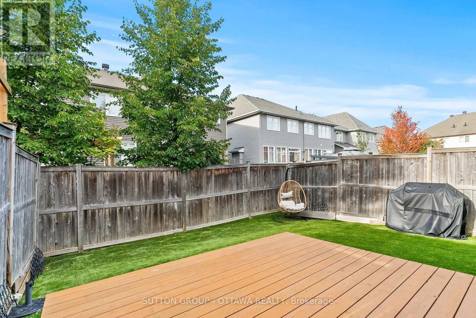 708 Hazelnut Crescent Property Photo 46