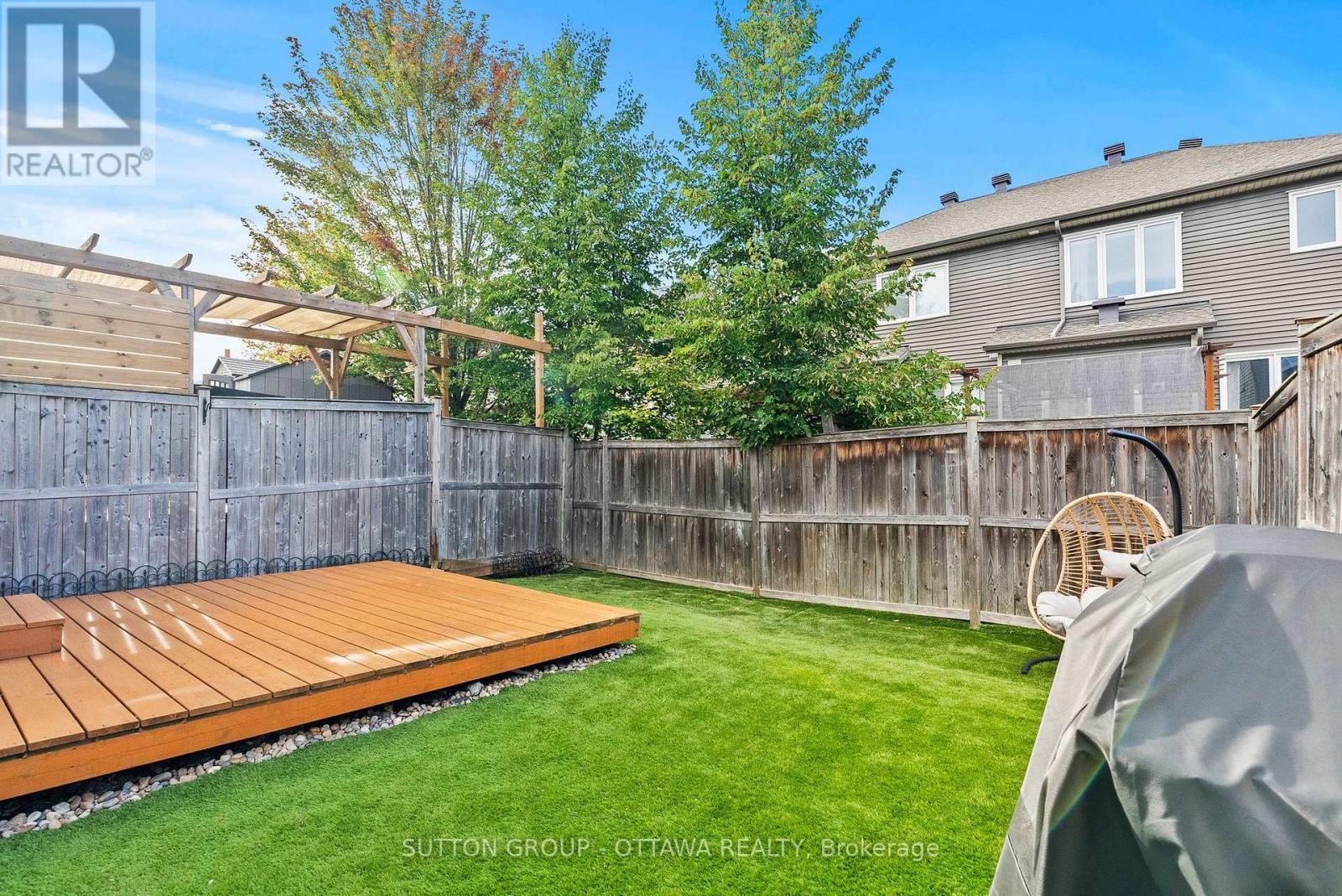 708 Hazelnut Crescent Property Photo 49