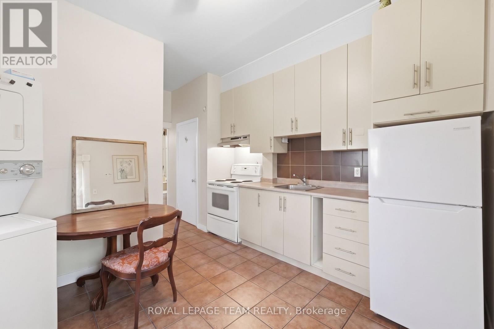 32 Melrose Avenue Property Photo 9