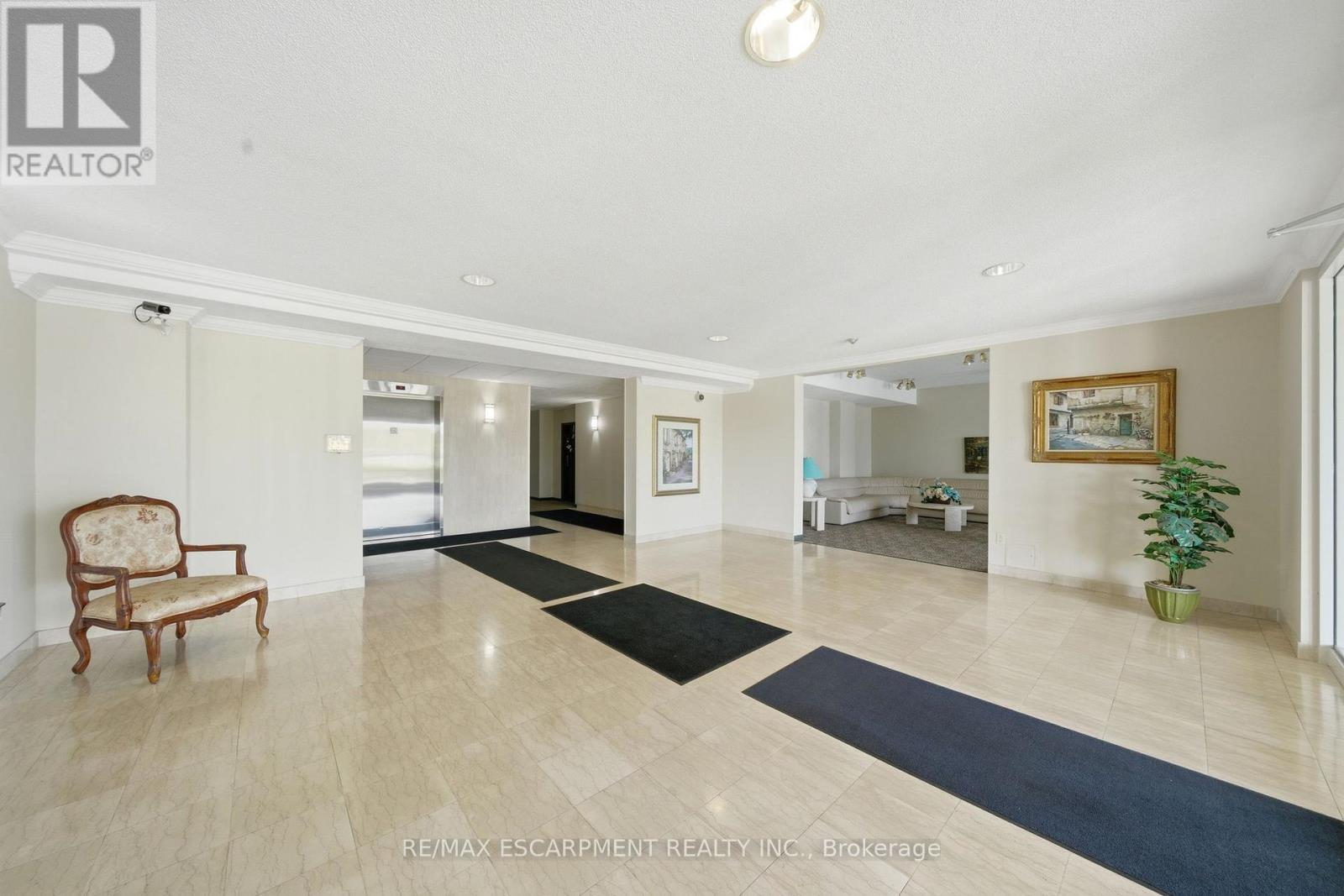 303 - 416 Limeridge Road E Property Photo 5