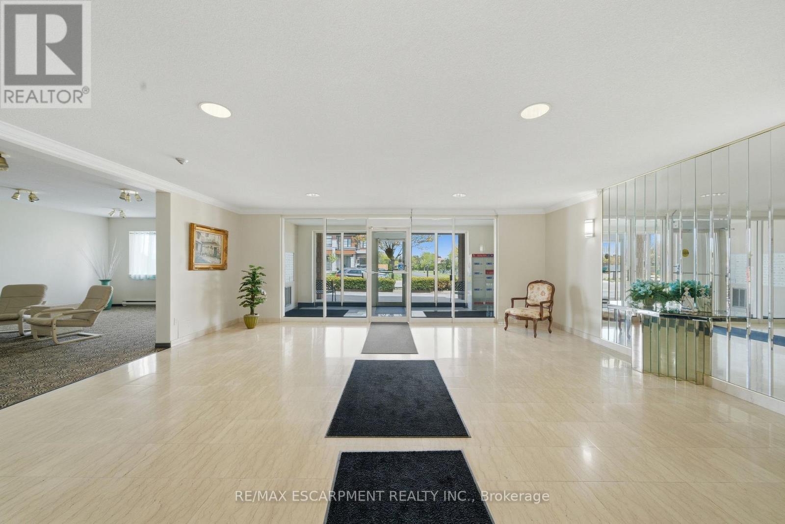 303 - 416 Limeridge Road E Property Photo 6