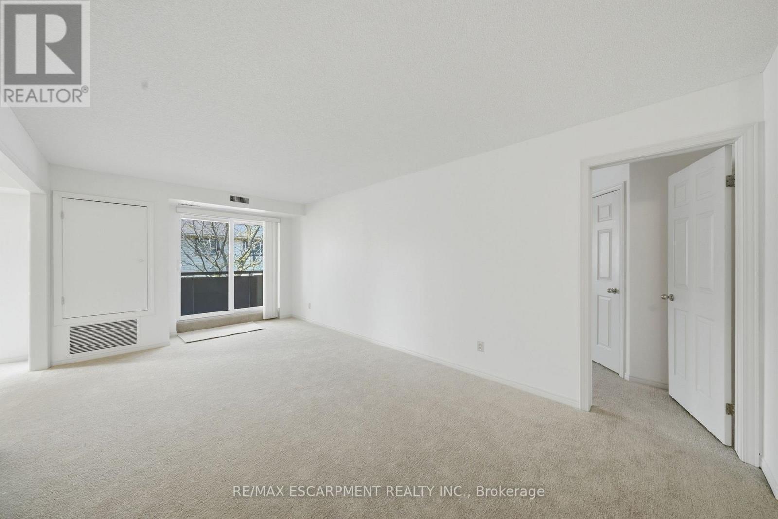 303 - 416 Limeridge Road E Property Photo 8