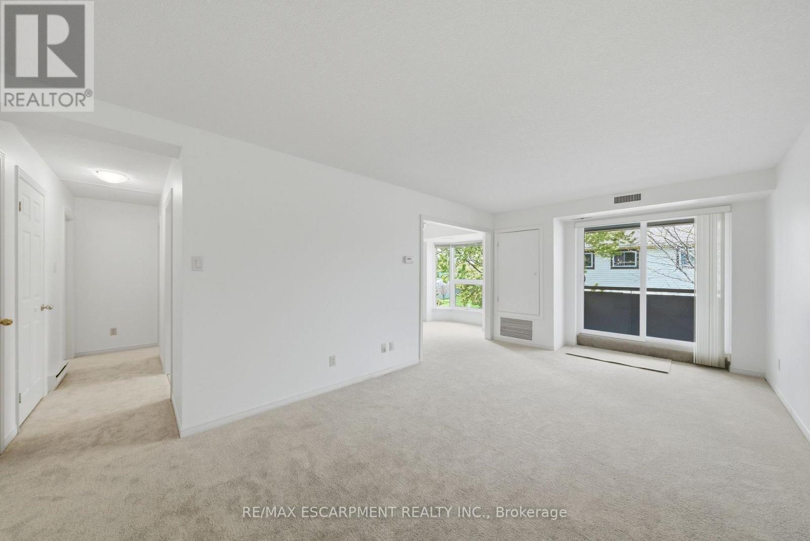 303 - 416 Limeridge Road E Property Photo 9