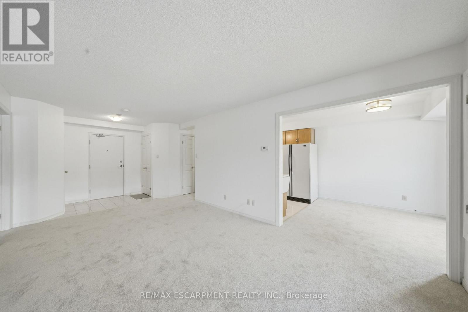 303 - 416 Limeridge Road E Property Photo 10