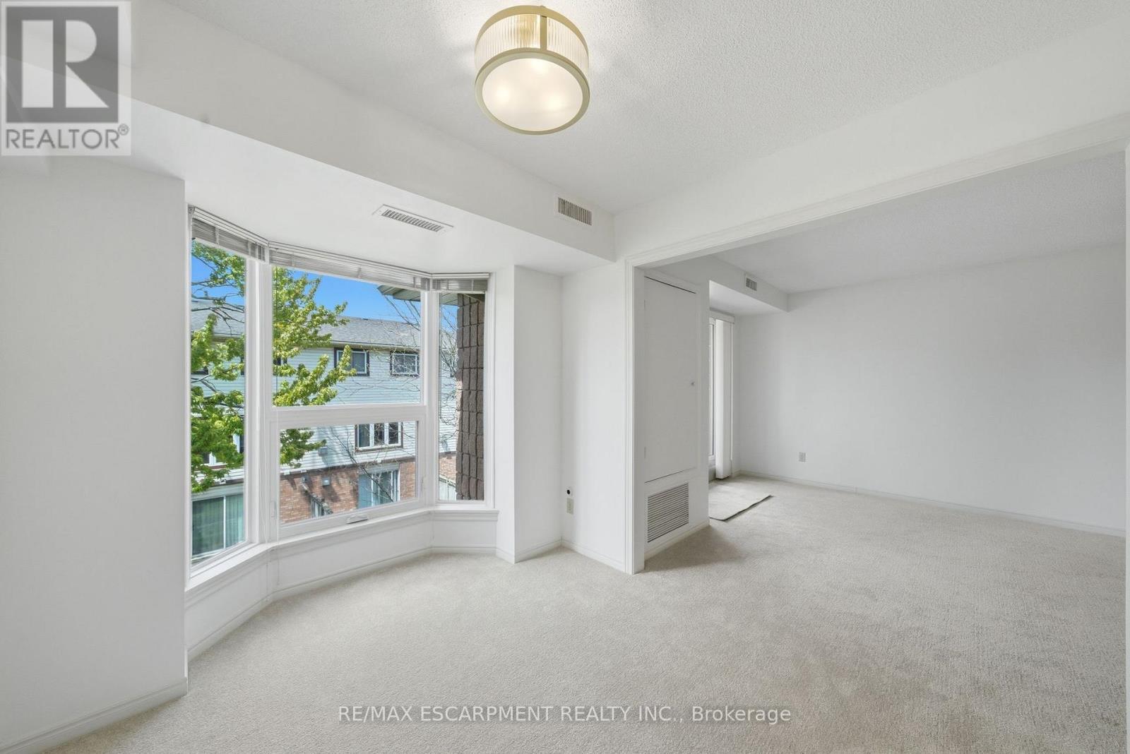 303 - 416 Limeridge Road E Property Photo 15