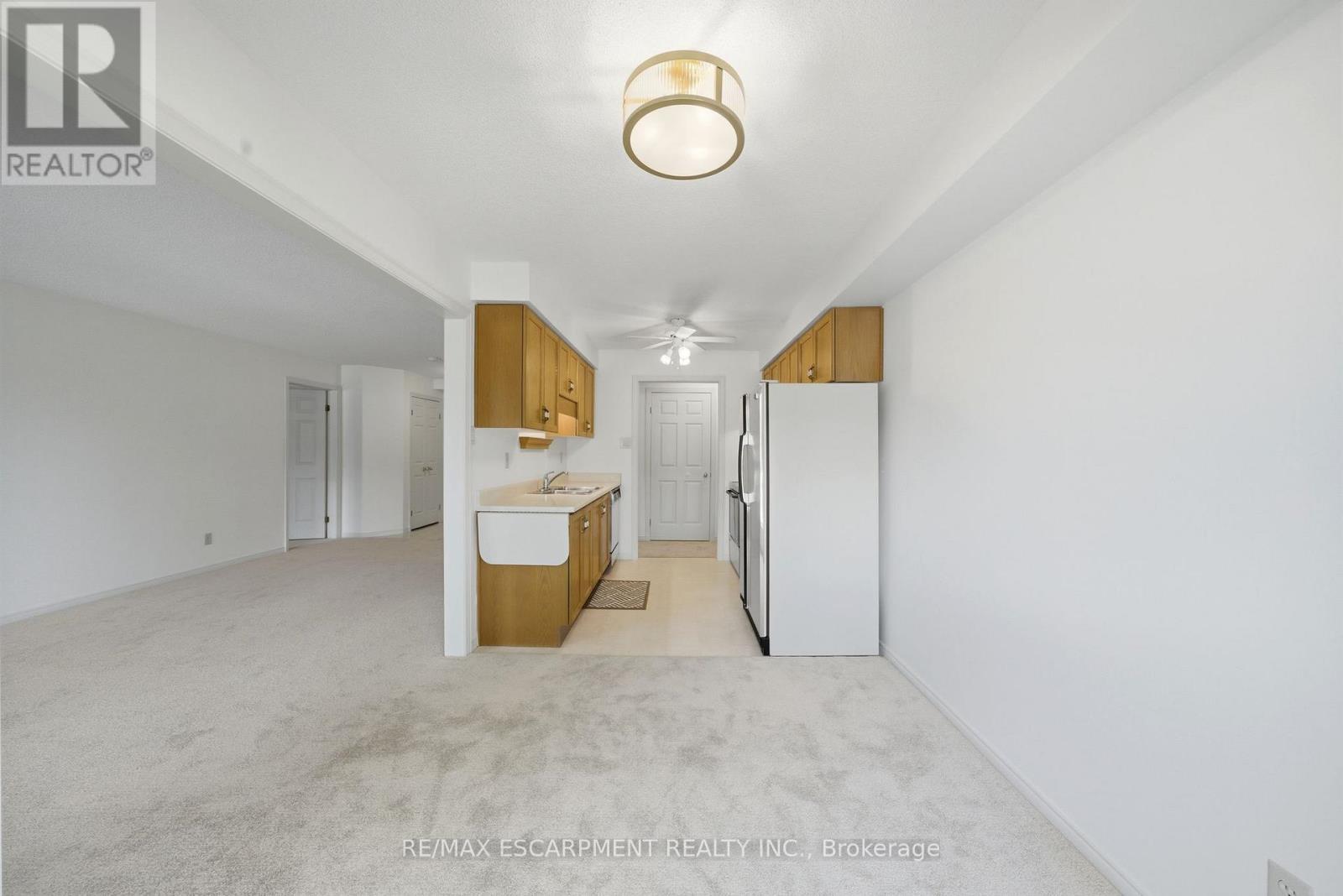 303 - 416 Limeridge Road E Property Photo 16